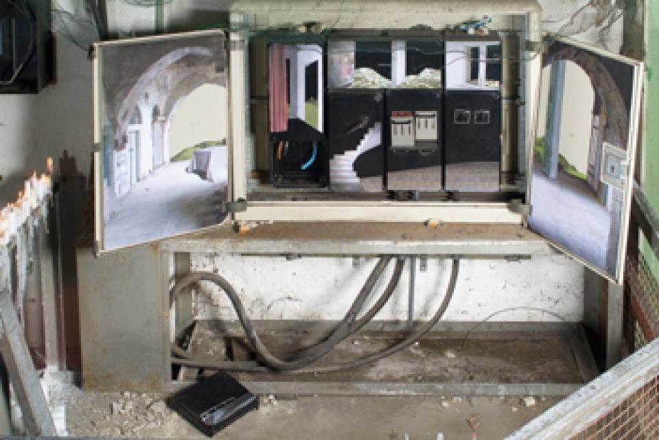 Hz # 04 Hz, 2009 Installation / 6. Bremer Kunstfrühling SPRING! ,Farbdrucke, Kartonagen, Kerzen ,ca. 7m breit