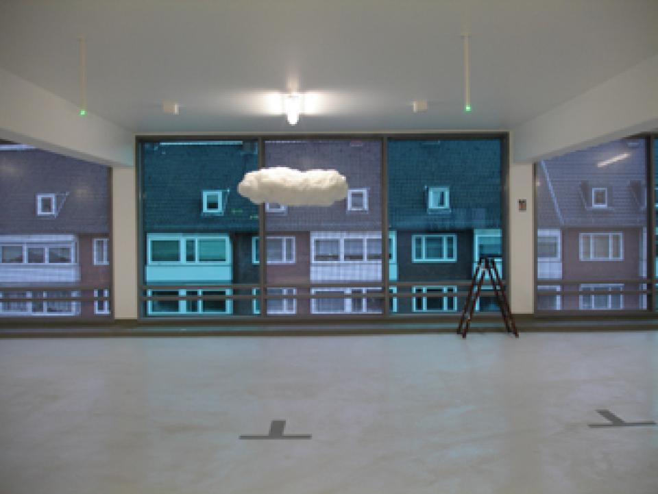 Installationen # 02 - ohne Titel, 2007 Installation,Wolke, Klappleiter, Postkarte,Parkhaus Stephani / Bremen