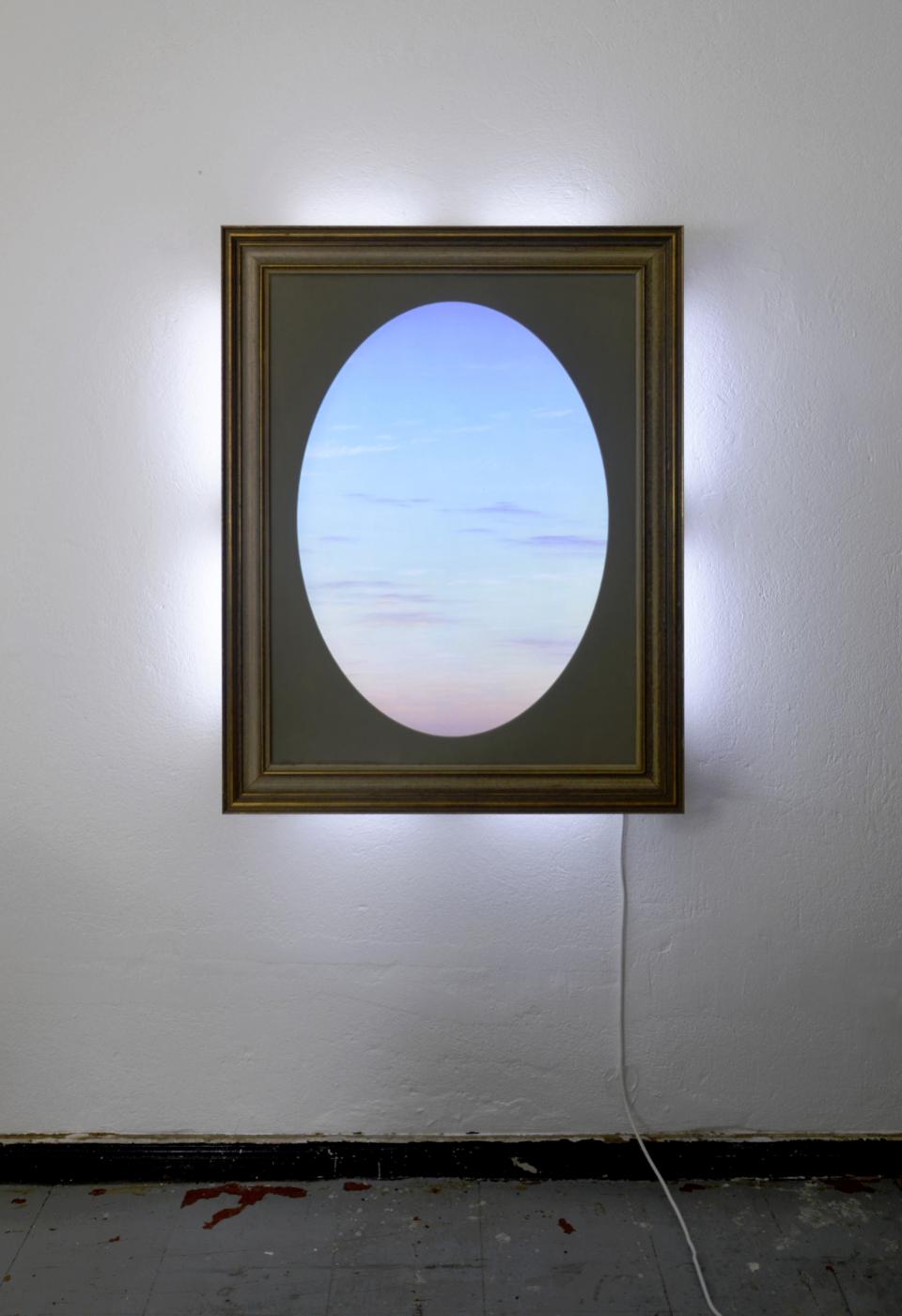 Bessere Zeiten dämmern, 2016,bedruckte Folie, Glas, Karton, Rahmen, LEDs, Sperrholz, Fliegennetz,92 x 72 x 16 cm