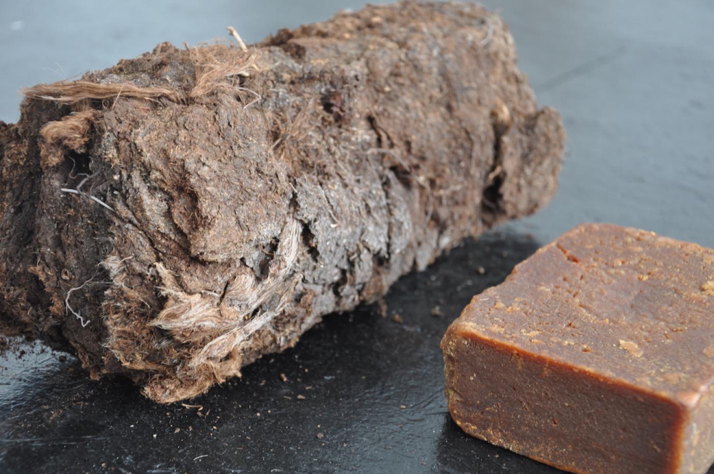 CountryContra OppositeAgainst Installation Torf und Panela jaggery 1 2014