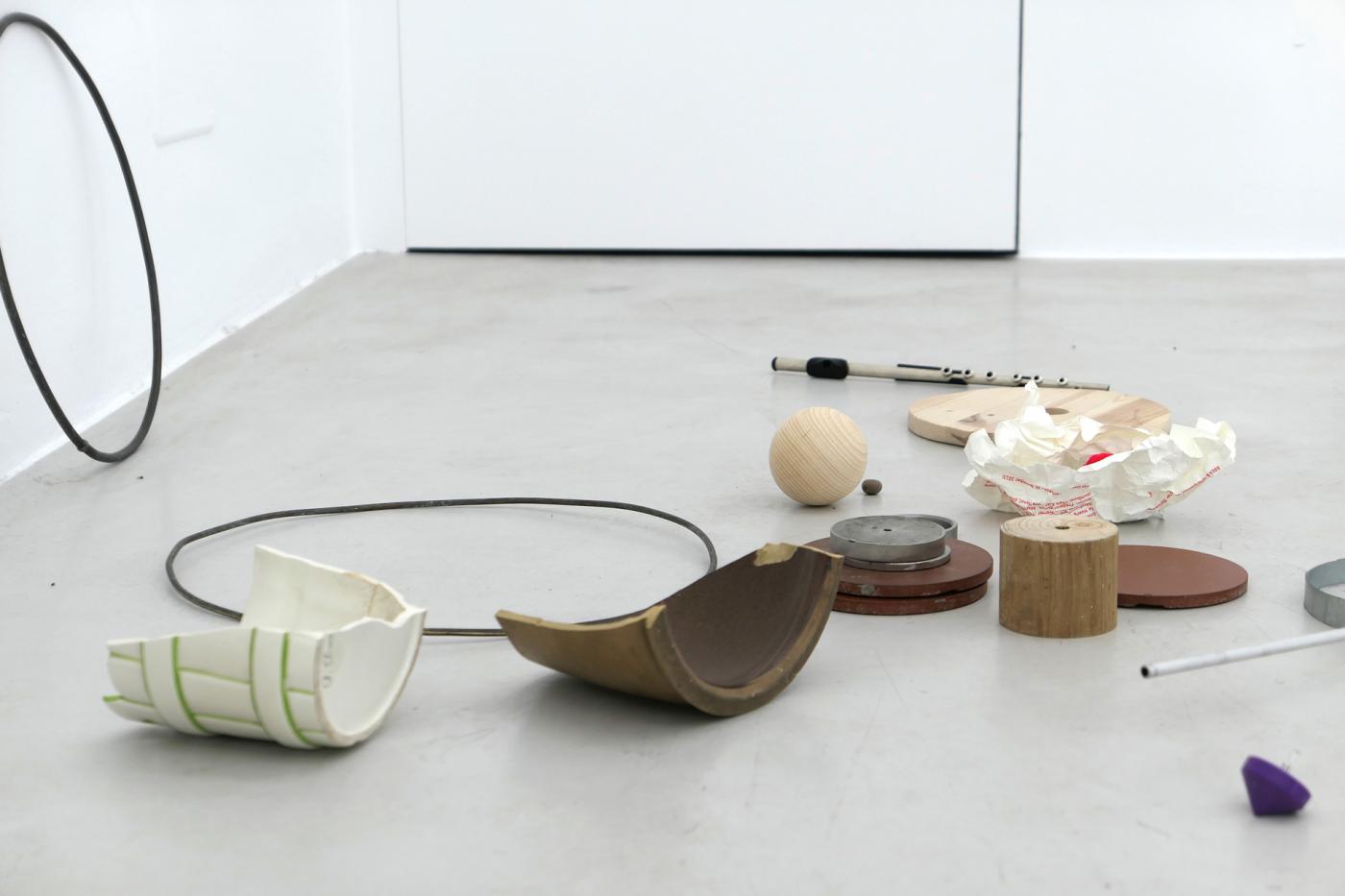 PeterStrickmann Dozing Pieces Installation Saarlandische Galerie Berlin 2017 Foto Peter Strickmann