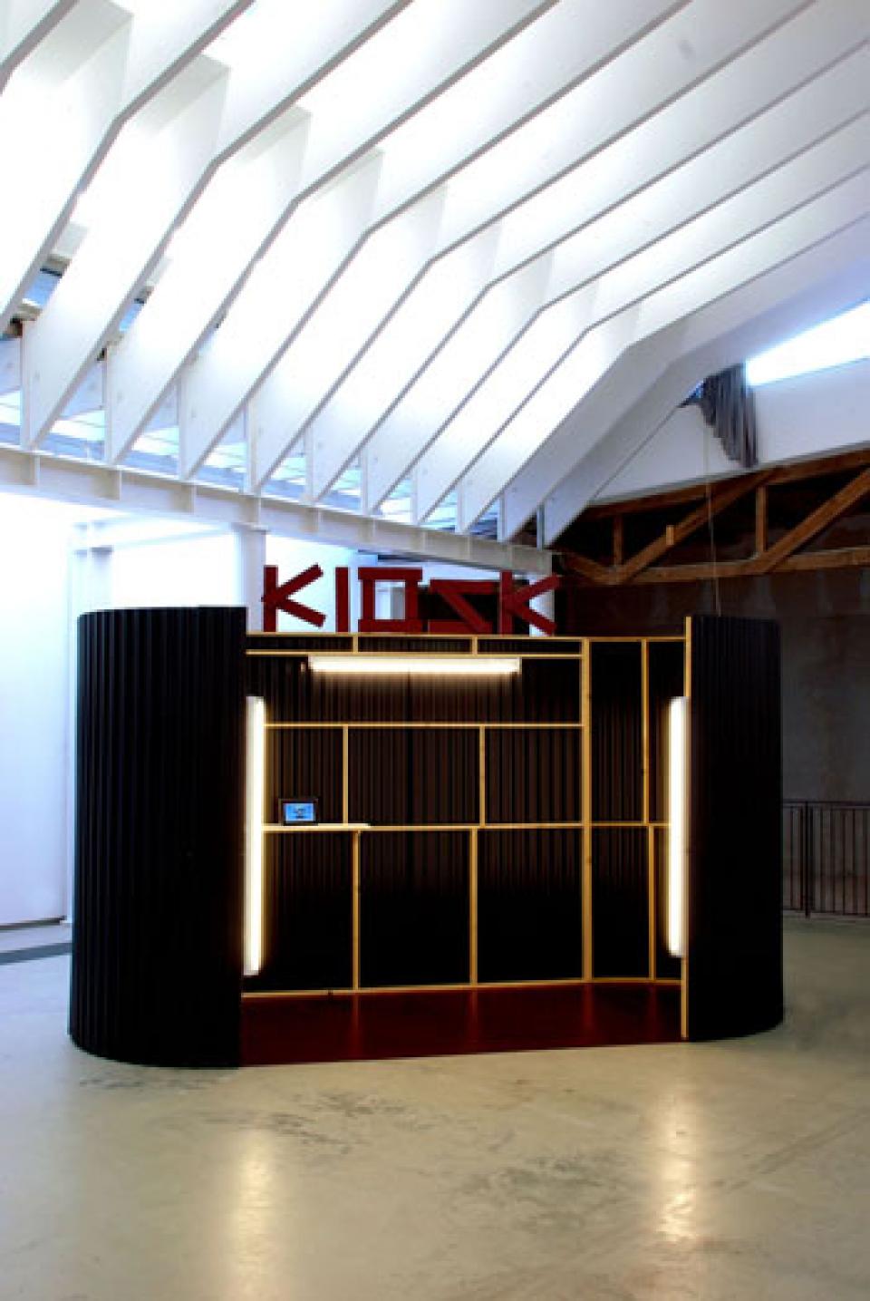 03 // Arbeiten 2008 # 04 Kiosk/Modell,PVC corrugated sheet, wood, digital picture frame,50 x 240 x 360 cm