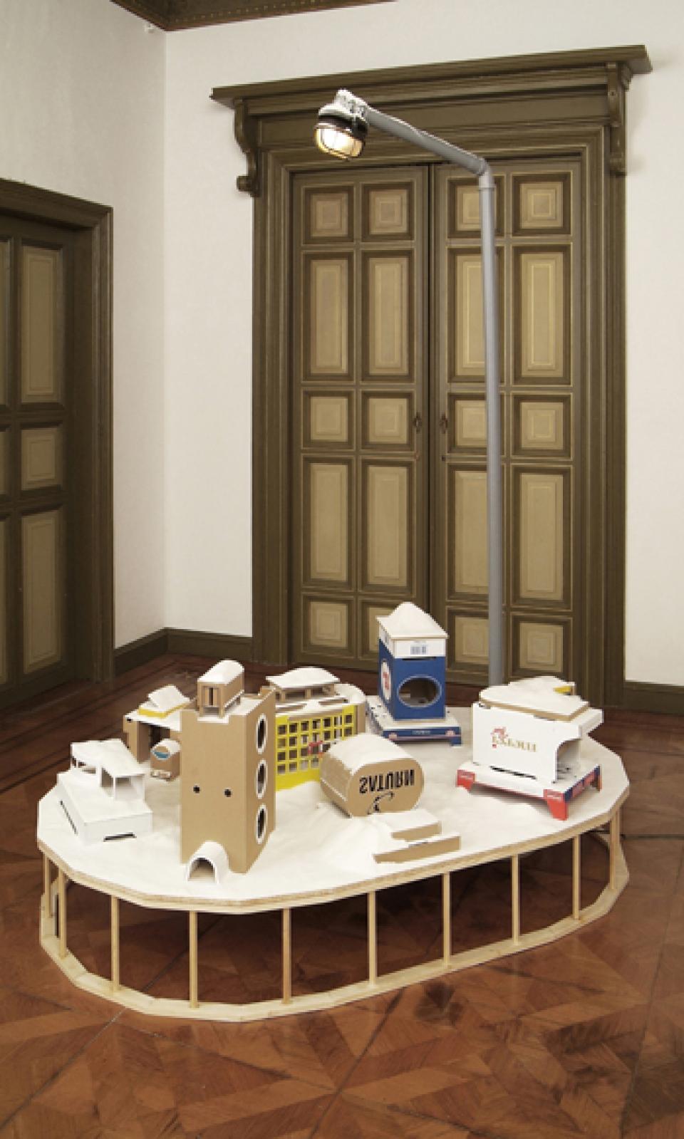 02 // Arbeiten  2007 # 05 Vulkanausbruch,mixed media,200 x 127 x 240 cm