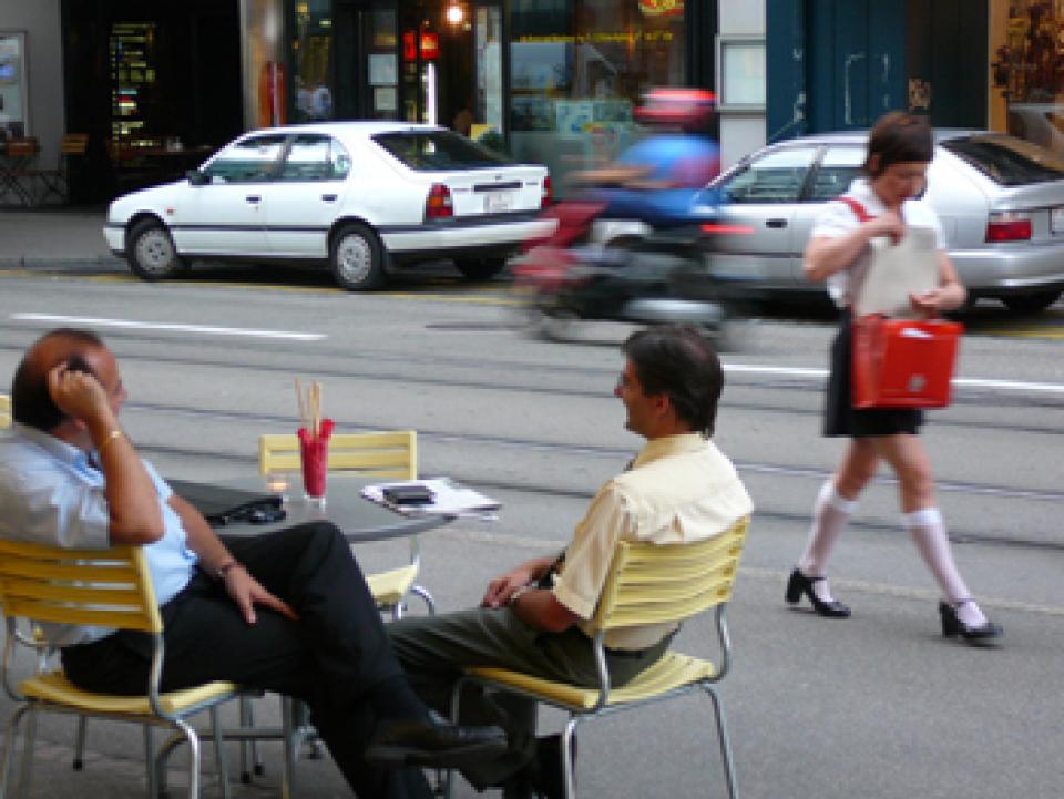 1000 Kunststücke für Basel # 01, 2007,Performance / Edition (Auflage 1000) / Dokumentationsfoto