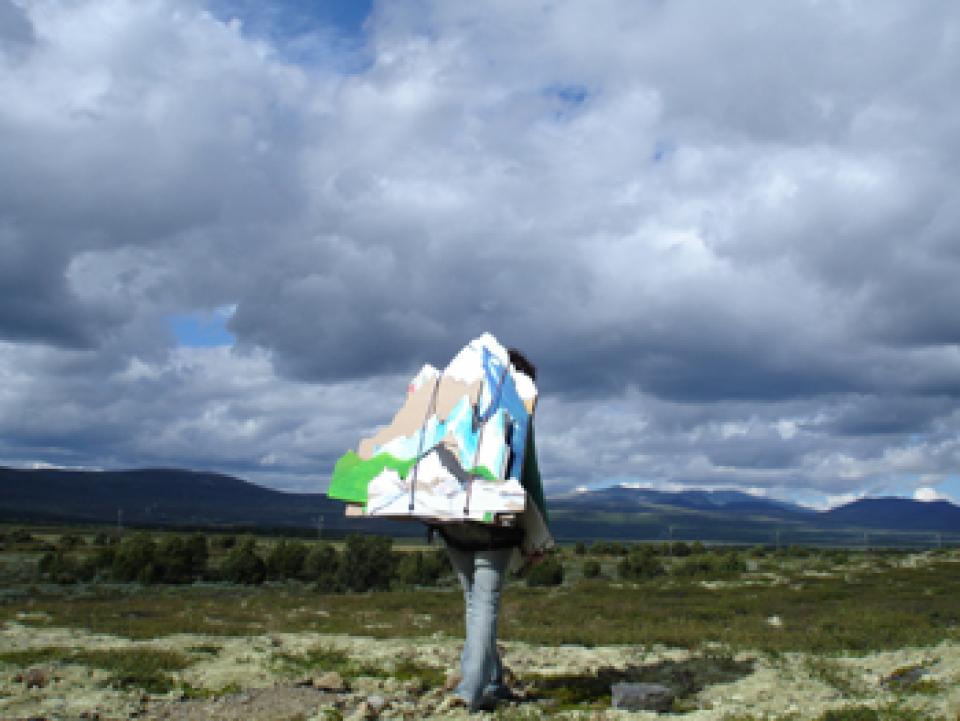 pimp the mountains # 05 Bergwanderung, 2007 Diashow / Photoserie / Bild # 02,Performance "Wandern mit den falschen Bergen" / temporäre Installationen, Norwegen),Diaprojektor (Karussell / 80 Dias), Sockel