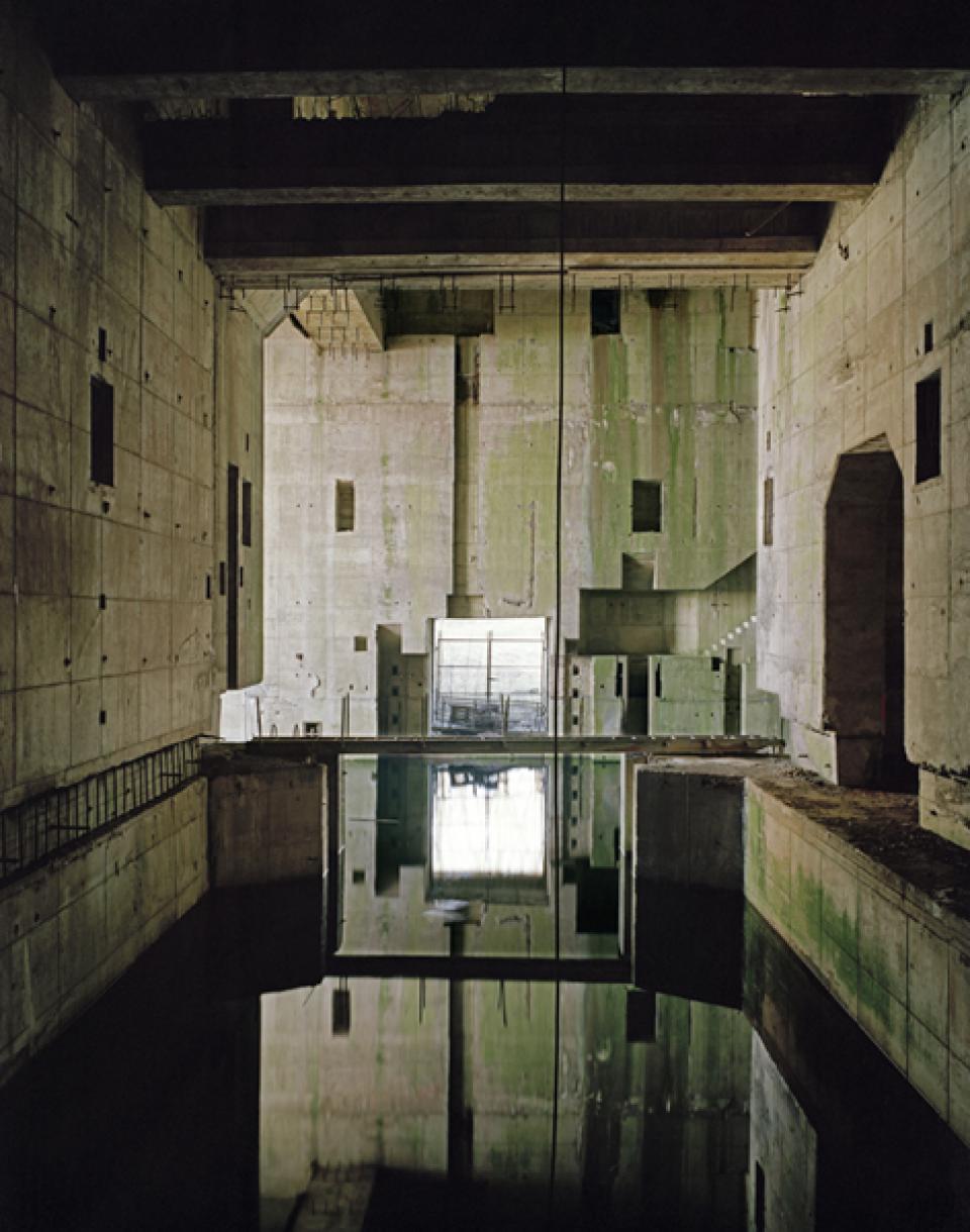  Bunker  02, 2005/06,Digital C-Print on Alu-Dibond,100 x 127 cm