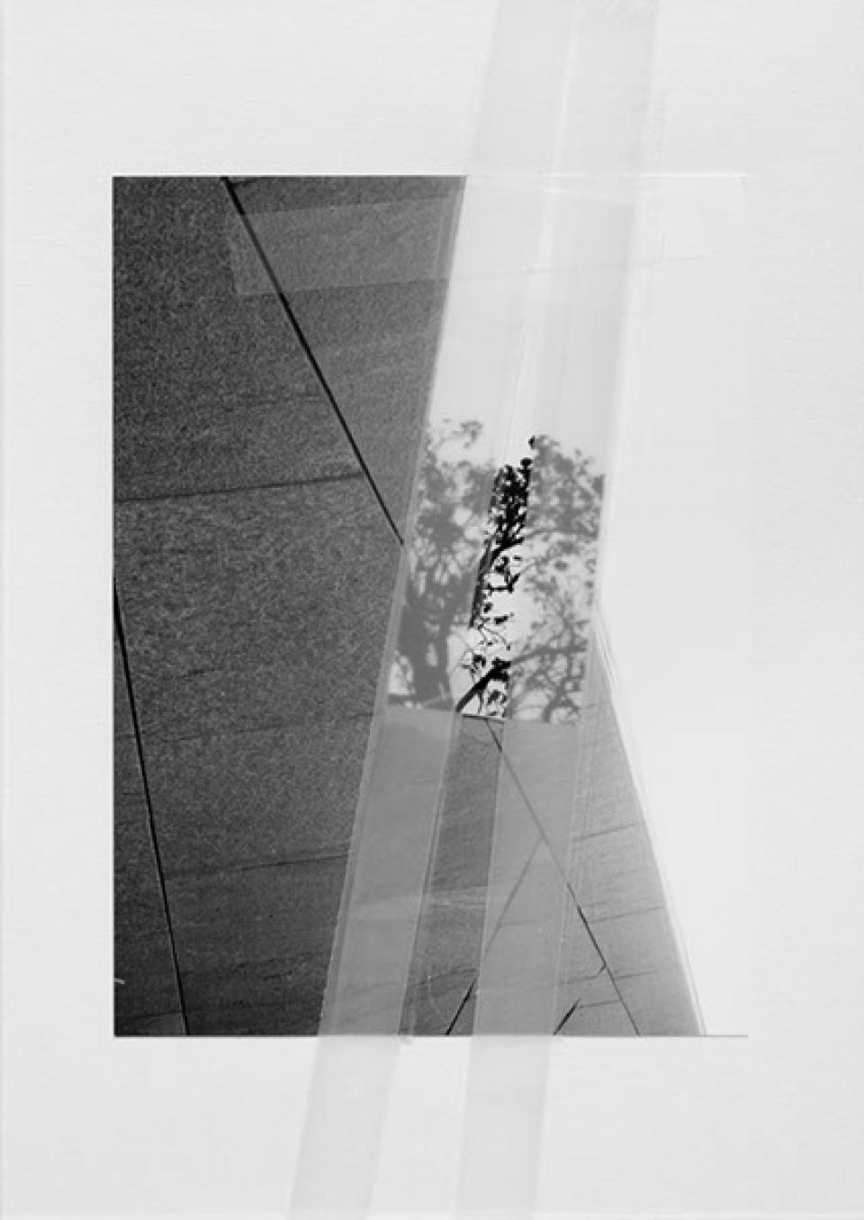 Schwindel der Freiheit I 01, 2011,Fotografie, Klebeband,20 x 30 cm