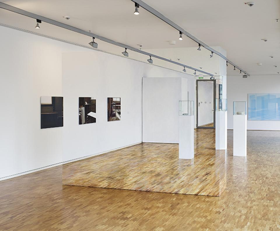 02 // Raumbilder und Projekte 05 // 11. Juni 2010, 12 Uhr, 2010,Acryl auf Wand,250 x 300 x 70 cm