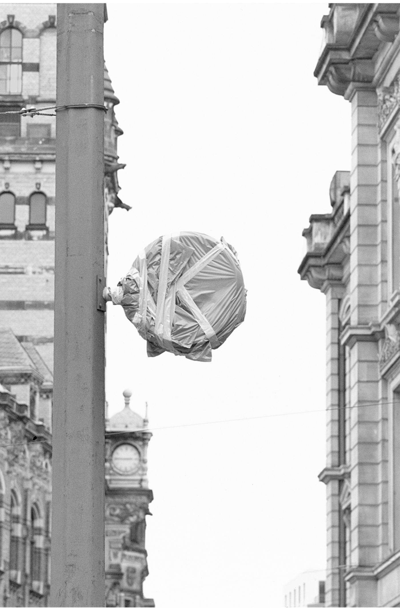 Unhappy Clock 2016ca 54x52cmFotografie Pigmentdruck gerahmt.NEU