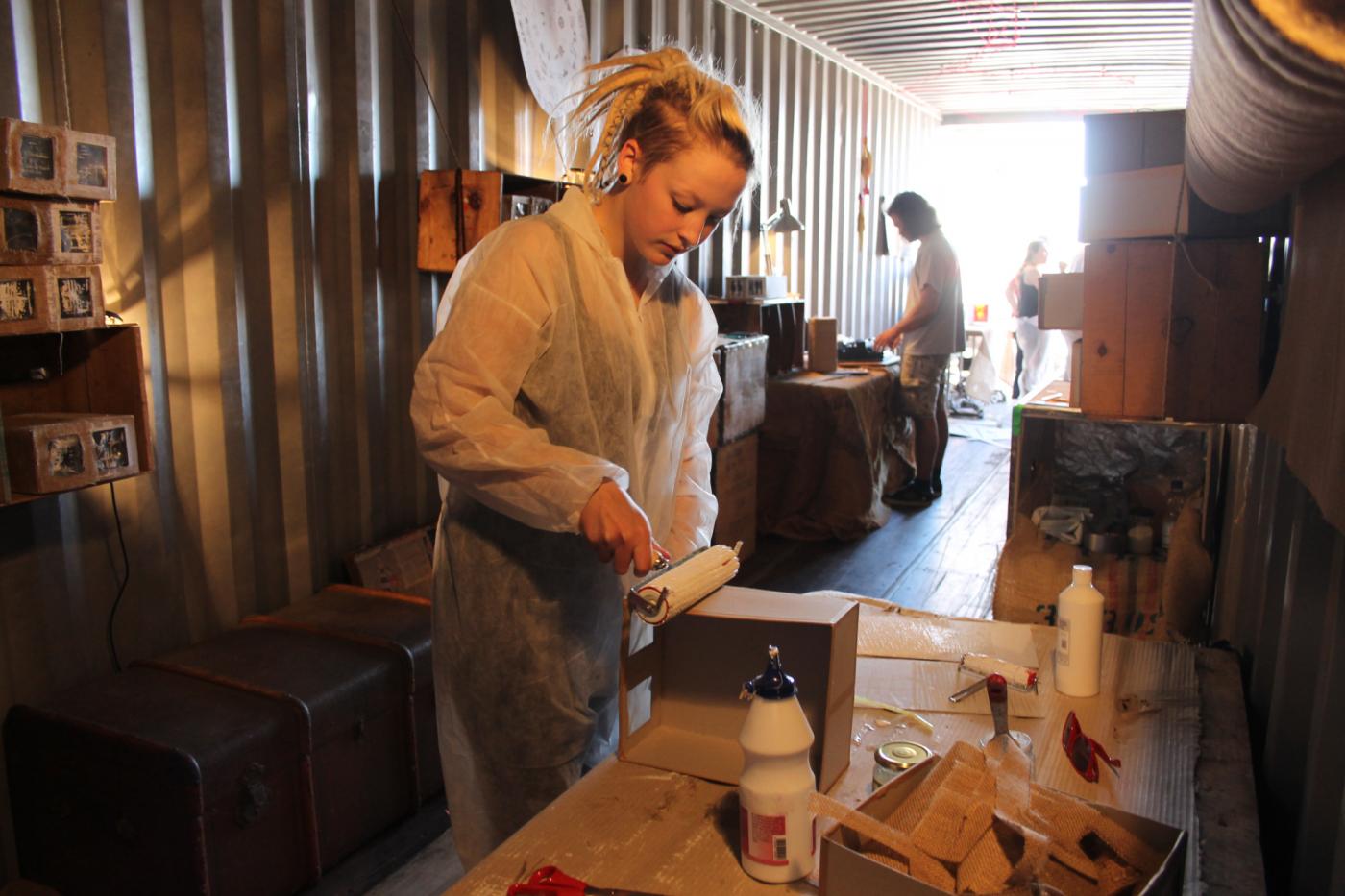 Demuth Raum Zeit Manufaktur 2016 40 Fuss Frachtcontainer 2TEU Highcube Performance Raum und Zeitbehaelter Produktion