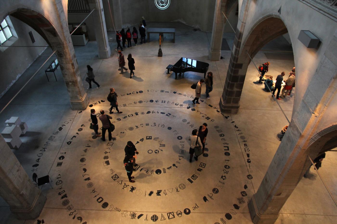 Demuth The Phaistos Project 45 symbols 2014 selbstklebende Folie Steinboden