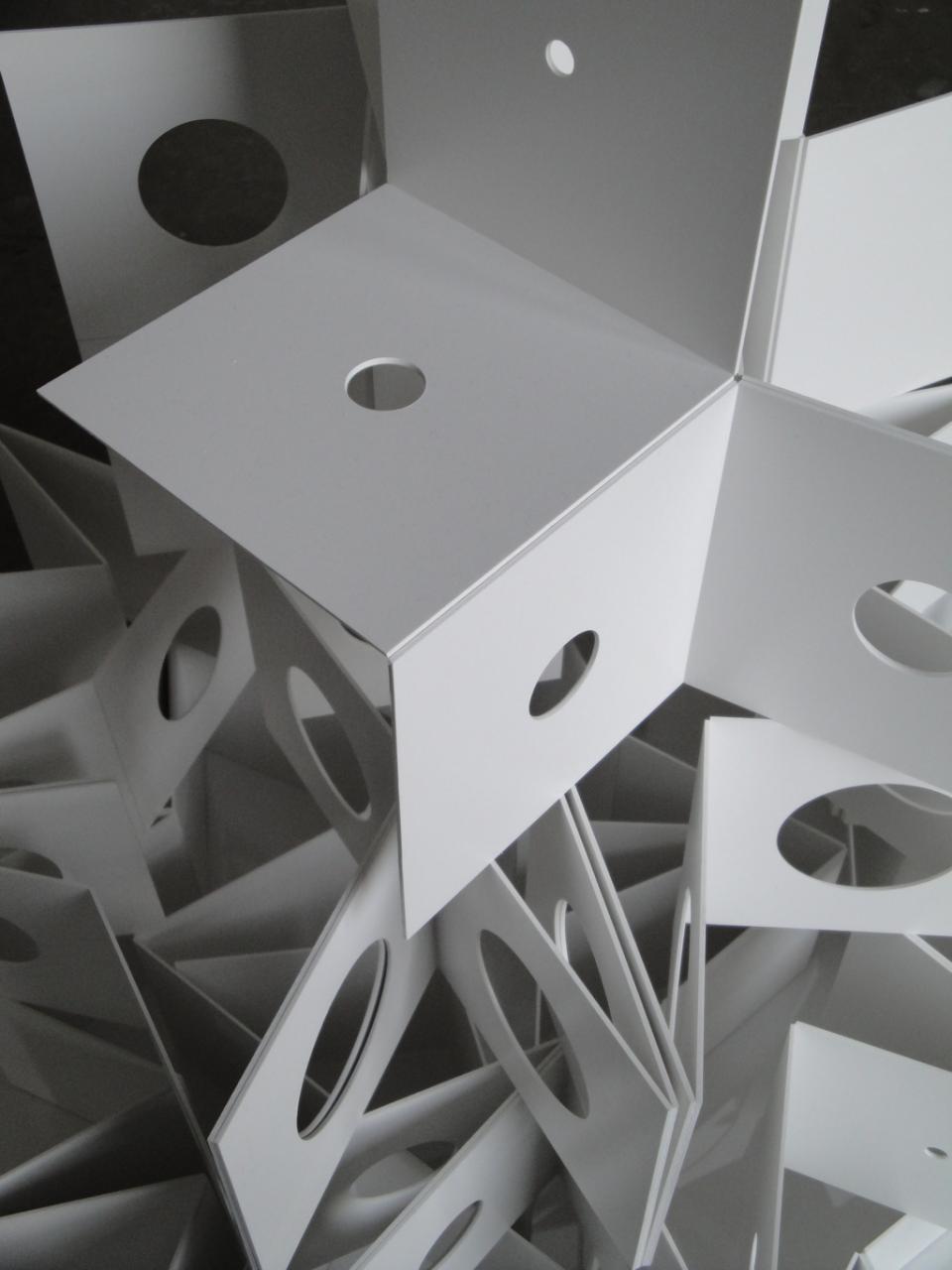 Anweisung für die Welt; Die Welt, die wir sehen, ist immer ein Teil des Ganzen 1, 2011,PVC, als Objekt 60 x 60 x 100 cm